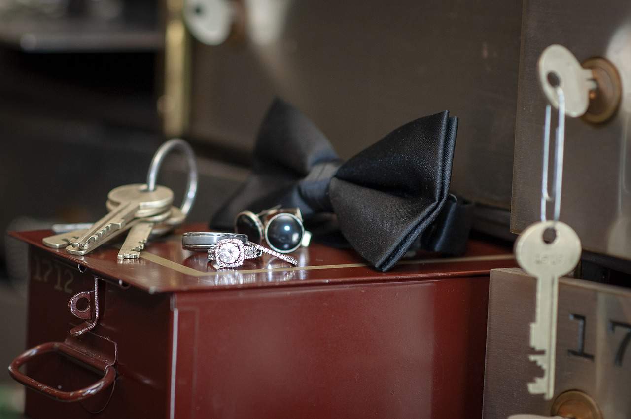 How do you secure jewellery at home? | STORE YOUR PRECIOUS JEWELRY SAFELY AT HOME |